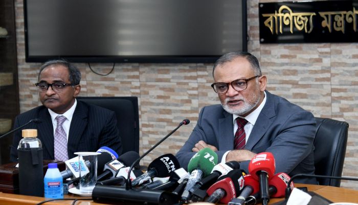 সীমান্তের ওপারে পেঁয়াজ মজুত হচ্ছে, এলে কৃষকের ক্ষতি : বাণিজ্য উপদেষ্টা