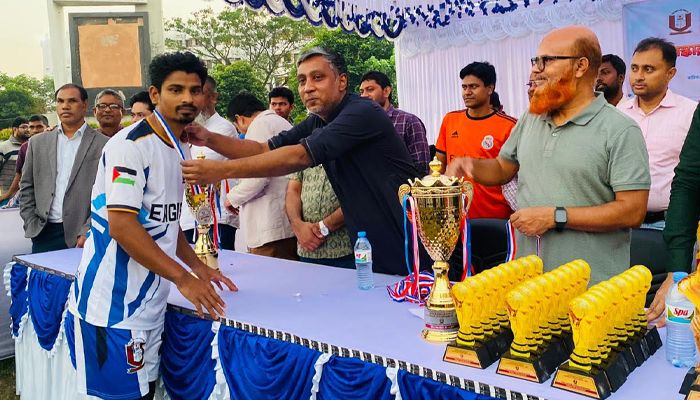 পাবিপ্রবি ফুটবল টুর্নামেন্ট: মানহীন পুরস্কারে ক্ষোভ শিক্ষার্থীদের 