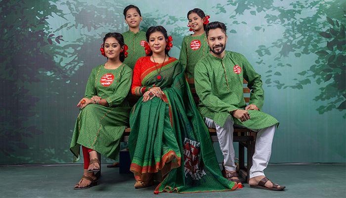 বিজয়ের গর্বে, ঐতিহ্যের ছোঁয়ায় রঙ বাংলাদেশ