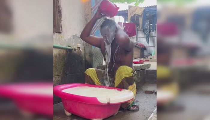 স্ত্রীকে তালাকের পর এক মণ দুধে প্রবাসীর গোসল