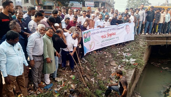 শতবর্ষী শ্যামাসুন্দরী খালে সামু’র পরিচ্ছন্নতা কার্যক্রম 