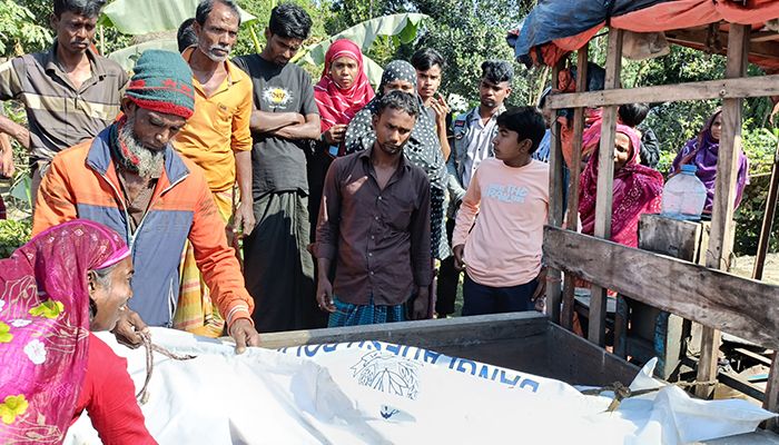 রাতে শালিস, সকালে অটোরিকশা চালকের ঝুলন্ত মরদেহ উদ্ধার