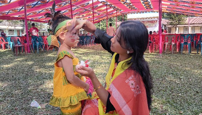 উৎসবে মেতেছে গারো পাহাড় 