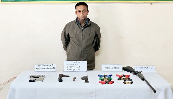 সেনাবাহিনী অভিযানে অস্ত্র ও গোলাবারুদসহ সাইফুল গ্রেপ্তার 