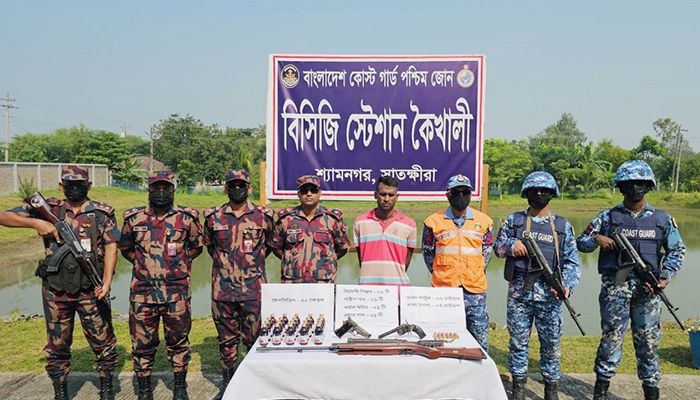 দেশি-বিদেশি আগ্নেয়াস্ত্র গোলাবারুদ ও মাদকদ্রব্যসহ অস্ত্র ব্যবসায়ী গ্রেপ্তার