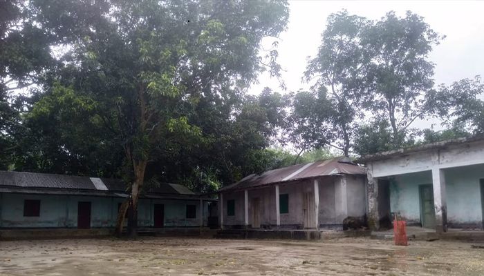 নিয়োগ পরীক্ষা দিতে এসে দিনভর অপেক্ষা করে ফিরে গেলেন পরীক্ষার্থীরা!