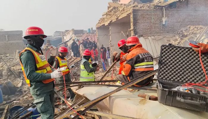 পাকিস্তানে আঠা তৈরির কারখানায় বয়লার বিস্ফোরণে নিহত ১৫