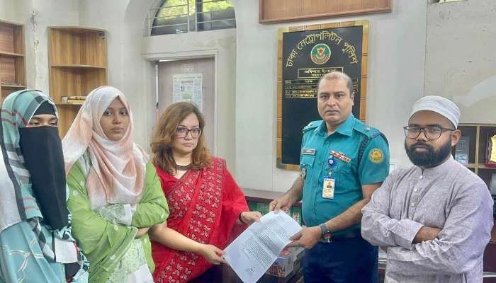 ছবি বিকৃতি করে প্রকাশ, মামলা করলেন ঢাবি শিক্ষক