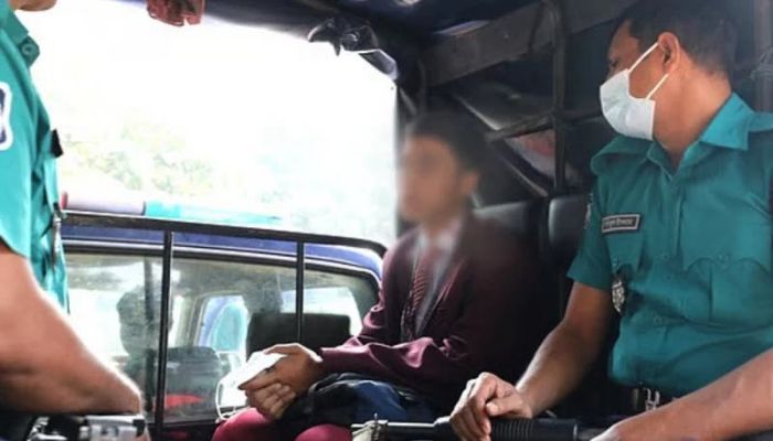 ধানমন্ডি ৩২ থেকে ‘সন্দেহভাজন’ কিশোর আটক 