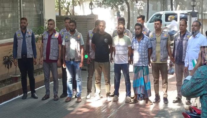 মাদক সাম্রাজ্য টিকিয়ে রাখতে অস্ত্রের ব্যবহার, বিদেশি পিস্তলসহ চক্র গ্রেপ্তার