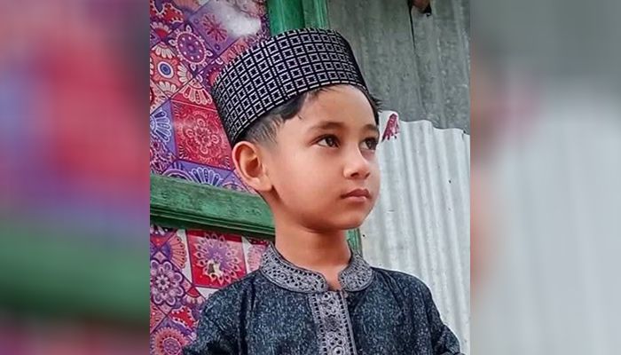 সকালে নিখোঁজ, দুপুরে বাড়ির পাশের জঙ্গলে মিলল শিশুর লাশ