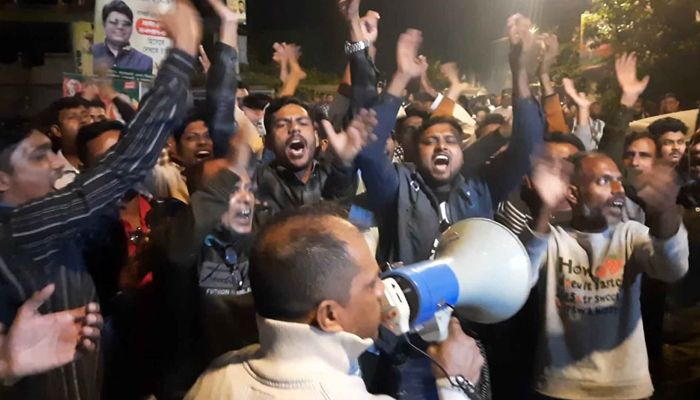 ৪টি সংসদীয় আসন বহালের খবরে বাগেরহাটে আনন্দের বন্যা 