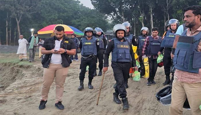 যৌথবাহিনীর অভিযানে কাঁকন বাহিনীর ১৩ সদস্য গ্রেপ্তার, অস্ত্র উদ্ধার