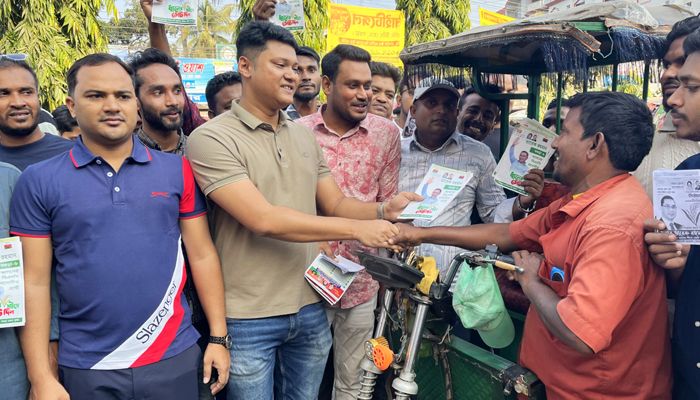 বগুড়ায় তারেক রহমানের পক্ষে ছাত্রদলের গণসংযোগ