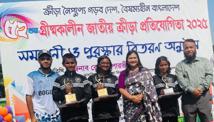 সাঁতারে দেশসেরা বীট মডেল স্কুল অ্যান্ড কলেজের তিন শিক্ষার্থী