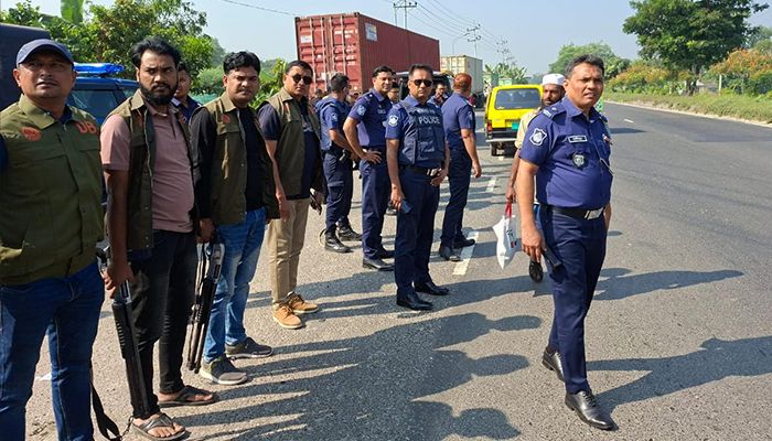 বুড়িচংয়ে মহাসড়কে সতর্ক পুলিশ, তল্লাশি জোরদার