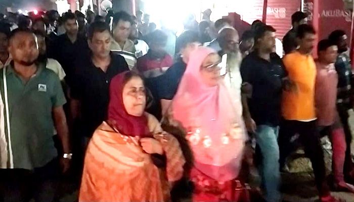 বিএনপি নেতার বহিষ্কারাদেশ প্রত্যাহার, হিলিতে আনন্দ মিছিল