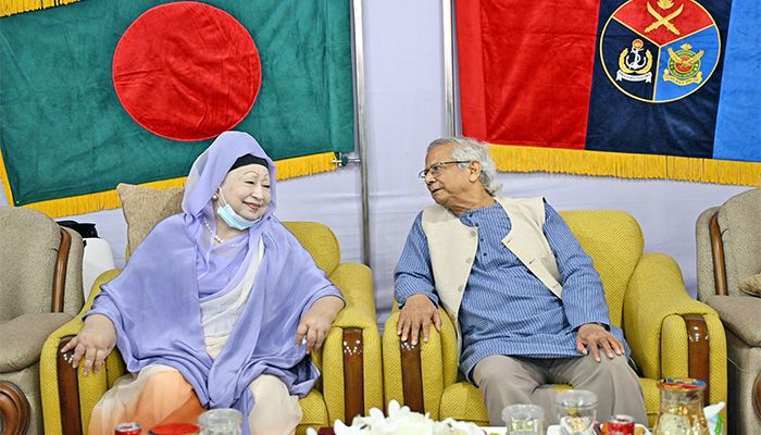 প্রধান উপদেষ্টার সঙ্গে খালেদা জিয়ার সৌজন্য সাক্ষাৎ