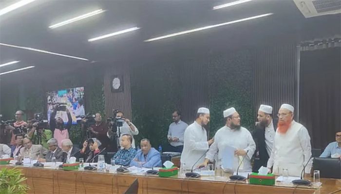 সংলাপ থেকে ইসলামী ঐক্যজোটের একাংশকে বের করে দিল ইসি