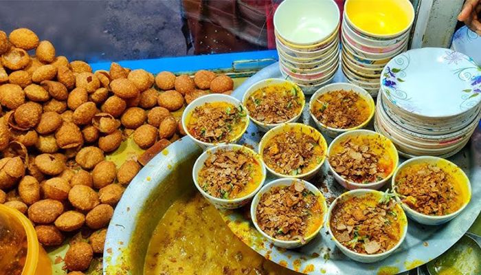 ঢাকার রাস্তায় মজার খাবার