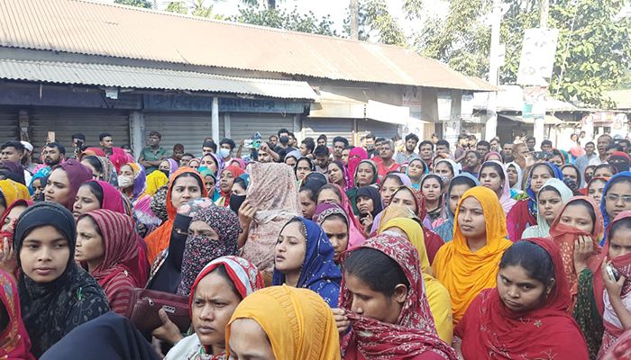 গাজীপুরে কারখানা বন্ধ, শ্রমিকদের বিক্ষোভ