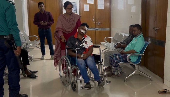 গাজীপুরে ছিনতাইকারীর ছুরিকাঘাতে দুই পুলিশ সদস্য জখম