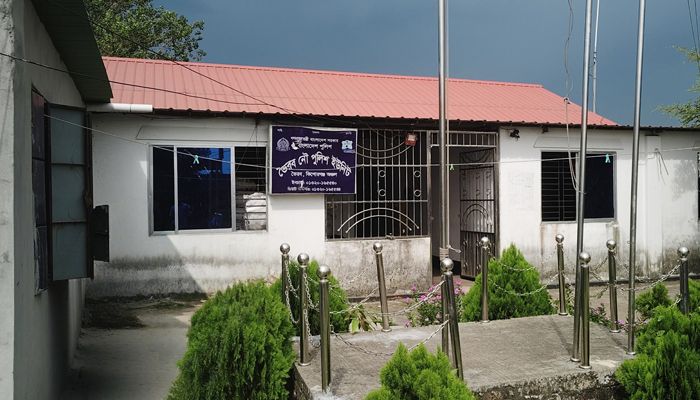 ভৈরবে ৬০ বস্তা ভারতীয় ফুসকাসহ আটক ৪