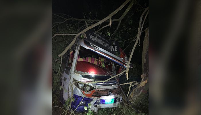 কাশিয়ানীতে মহাসড়কে গাছ ফেলে নাশকতার চেষ্টা