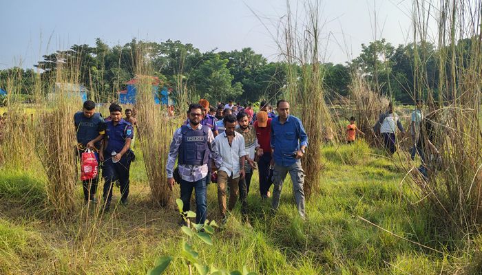 ভাঙ্গায় বিপুল পরিমাণ পেট্রোল বোমা ও হাতবোমাসহ তিন যুবক গ্রেপ্তার
