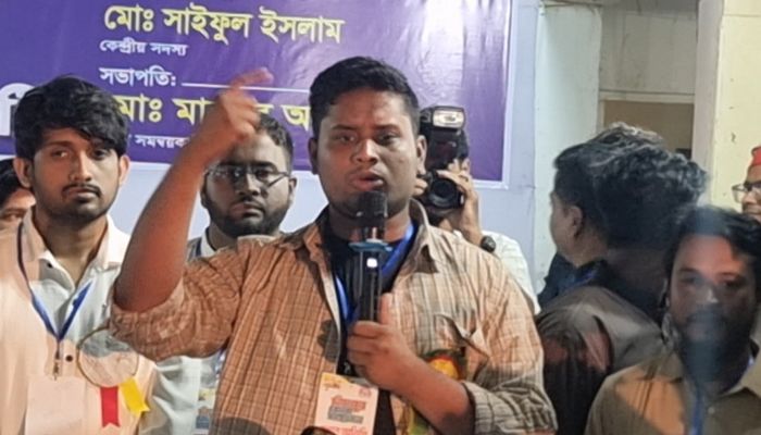 বিএনপি জিয়ার আদর্শ থেকে শত মাইল দূরে চলে গেছে : হাসনাত আবদুল্লাহ