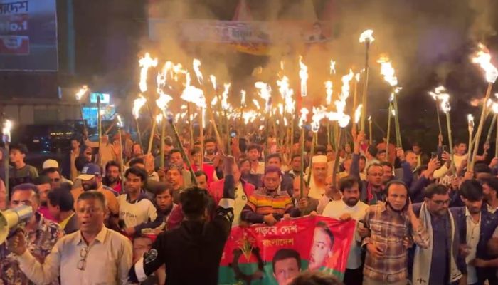 চাঁদপুর-২ আসনে বিএনপির মনোনয়ন পরিবর্তনের দাবিতে মশাল মিছিল