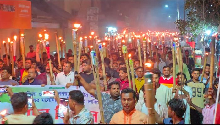 মনোনয়ন পুনর্বিবেচনার দাবিতে নবীনগরে মশাল মিছিল