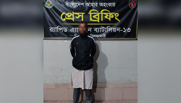 দিনাজপুরে ৩ যাত্রীর মৃত্যুর ঘটনায় বেপরোয়া বাসচালক গ্রেপ্তার