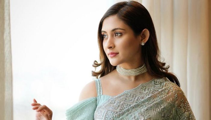 টাকা আত্মসাতের অভিযোগে মেহজাবীনের বিরুদ্ধে গ্রেপ্তারি পরোয়ানা
