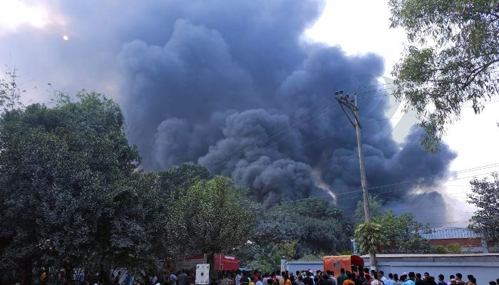গাজীপুরে রাসায়নিক কারখানায় ভয়াবহ আগুন