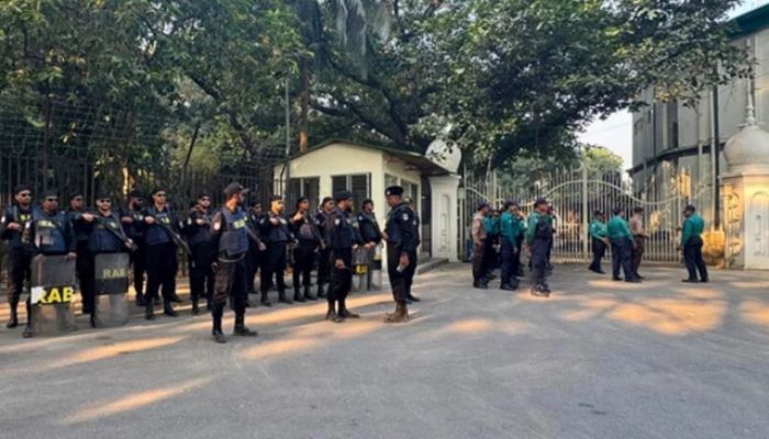 র‍্যাব-বিজিবির কড়া নিরাপত্তায় ট্রাইব্যুনালে আনা হচ্ছে ১৩ সেনা কর্মকর্তাকে