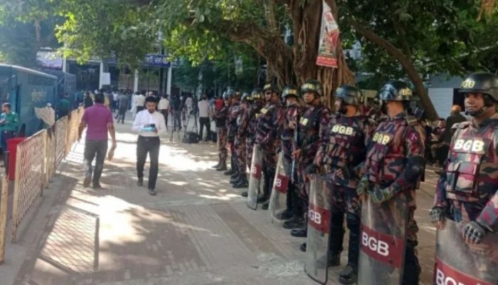 হাসিনা পরিবারের মামলার রায় ঘিরে আদালত এলাকায় নিরাপত্তা জোরদার