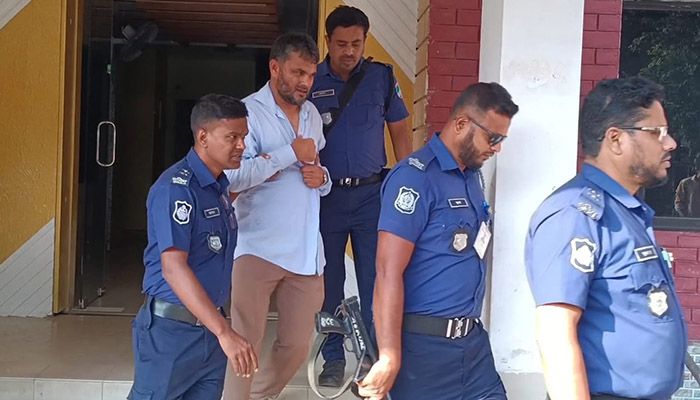 ঝিনাইদহে যুবলীগ নেতাকে গণপিটুনি দিয়ে পুলিশে সোর্পদ