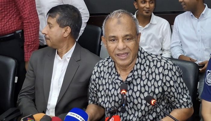 নির্বাচনকে সামনে রেখে  গাজীপুর জেলা প্রশাসক কার্যালয়ে আইনশৃঙ্খলা বাহিনী ও প্রশাসনের সঙ্গে মতবিনিময় সভা করেন স্বরাষ্ট্র উপদেষ্টা জাহাঙ্গীর আলম চৌধুরী। প্রবা ফটো