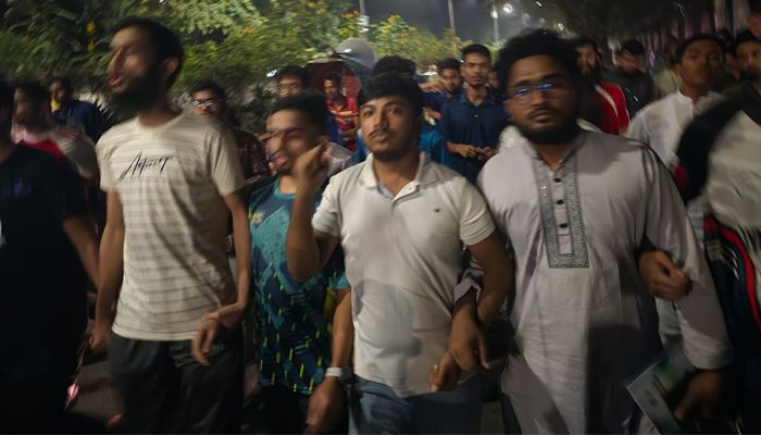 বিএনপি মহাসচিবের বক্তব্যের প্রতিবাদে ঢাবিতে বিক্ষোভ