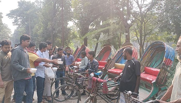 খালেদা জিয়ার সুস্থতা কামনায় জাবিতে সুবিধাবঞ্চিতদের মধ্যে খাবার বিতরণ  