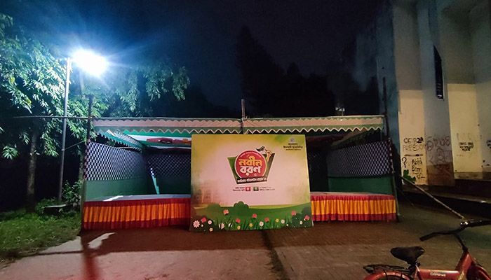 জাবিতে সড়ক বন্ধ করে ছাত্রশিবিরের নবীনবরণ অনুষ্ঠান