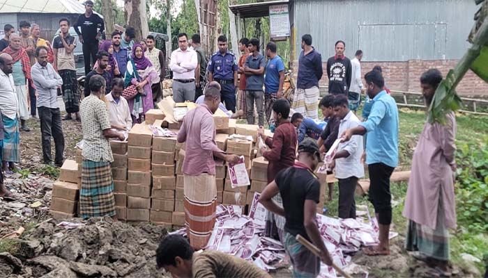 কাউনিয়ায় ৩ টন ভেজাল সার জব্দ, ব্যবসায়ীকে জরিমানা