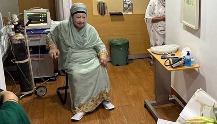 ‘খালেদা জিয়ার জন্য প্রস্তুত এয়ার অ্যাম্বুলেন্স’