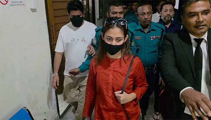 আত্মসমর্পণ করে জামিন পেলেন অভিনেত্রী মেহজাবীন
