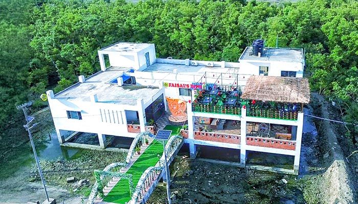বাণিজ্যিকভাবে ব্যবহৃত মহেশখালীর পান ভাস্কর্য যাত্রীসেবায় ফয়সাল’স ডাইন। সম্প্রতি তোলা