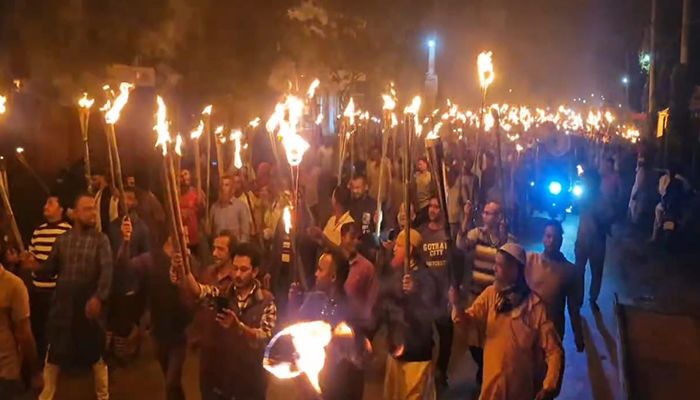 ইকবালকে বিএনপির মনোনয়ন দেওয়ার দাবিতে মশাল মিছিল