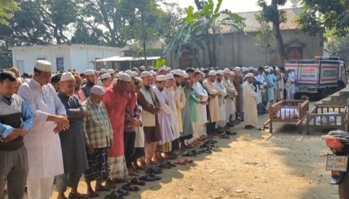 নরসিংদীতে ভূমিকম্পে নিহত বাবা-ছেলের দাফন সম্পন্ন