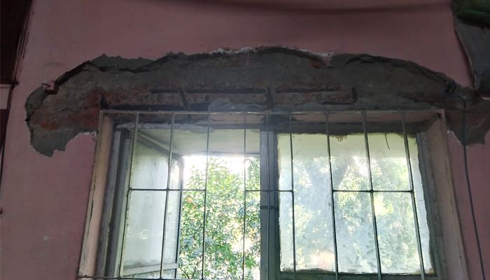 ঢাবির হলে পলেস্তারা খসে পড়ে শিক্ষার্থী আহত 