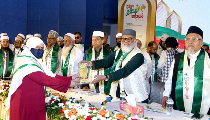 নারীদের পেছনে রেখে এগিয়ে যাওয়া সম্ভব না : ধর্ম উপদেষ্টা